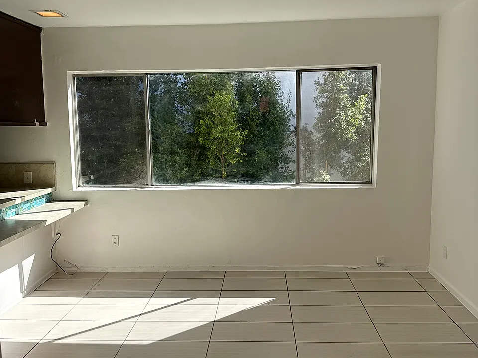 4182 S Western Ave #4