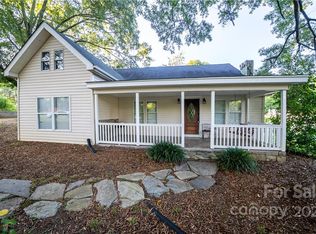2004 Crown Point Dr, Albemarle, NC 28001
