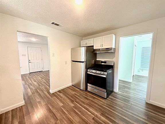 4th image of 2207 E 12th St
