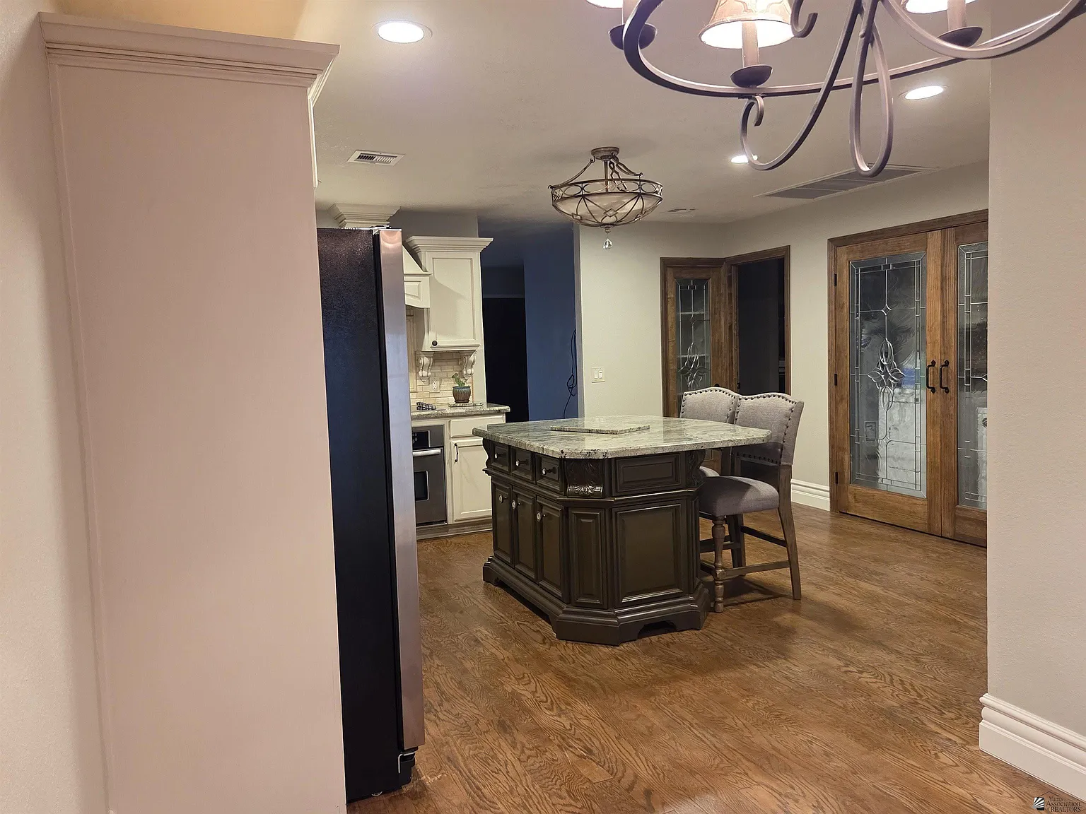 2 bed, 2.0 bath, 1227 sqft, $1,800 — Photo 2