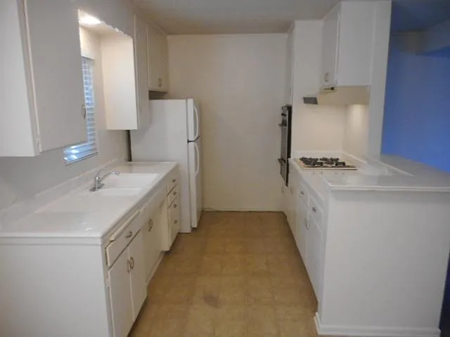 1 bed, $2,595 — Photo 4