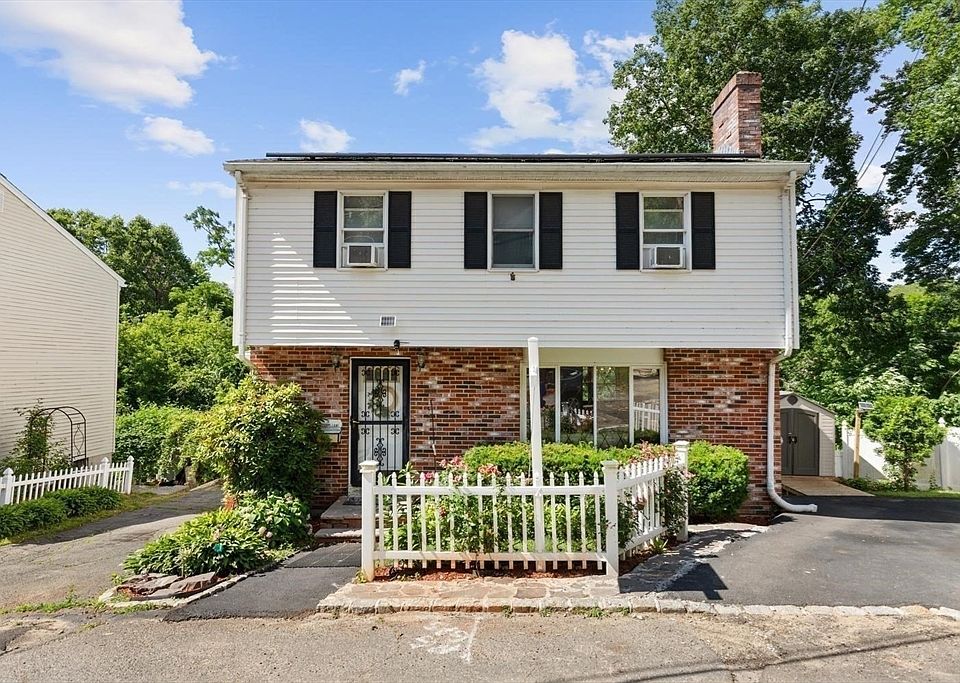 1st image of 70 Crescent Ln