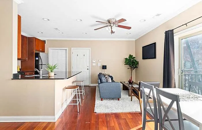 1100 N Paulina St — Photo 3