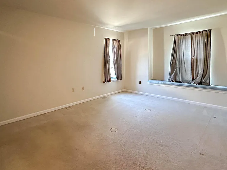 109 Valley Greene Cir — Photo 6