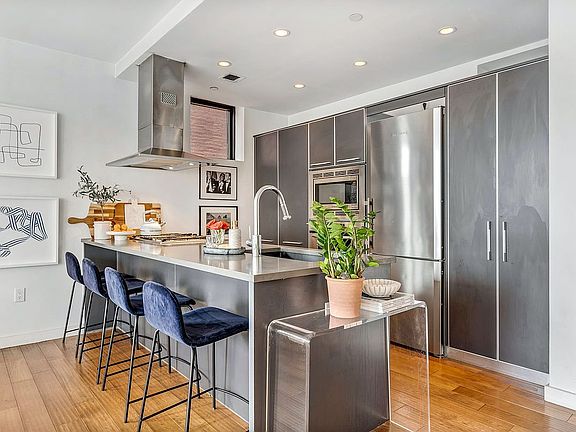 3rd image of 66 Berry St Unit 4G