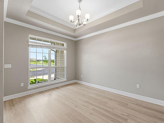 4th image of 103 S Shoreview Dr