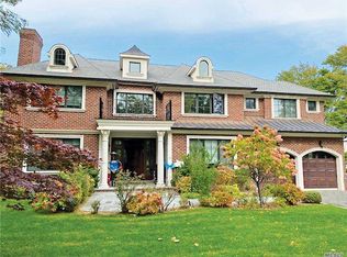 55 Nassau Dr, Great Neck, NY 11021