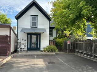 552 A St #B, Ashland, OR 97520