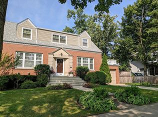 1724 Grove St, Glenview, IL 60025