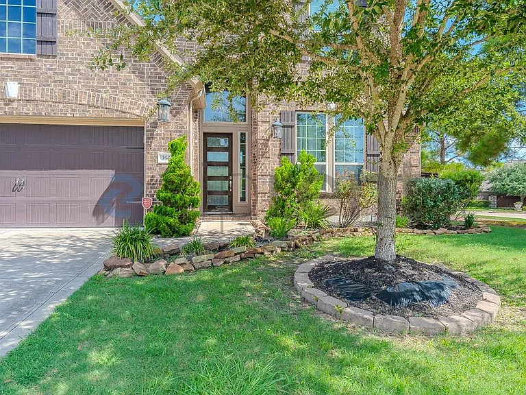 3543 Whitman Dr — Photo 3