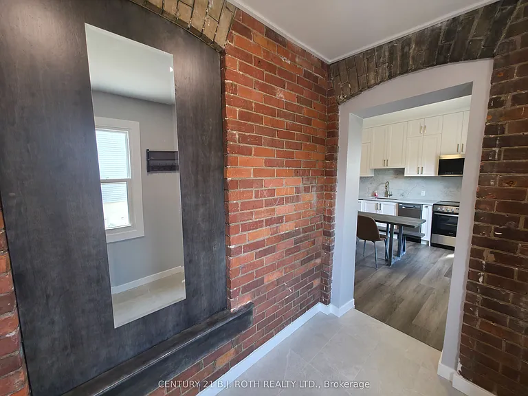 82 Albert St N #4 — Photo 8