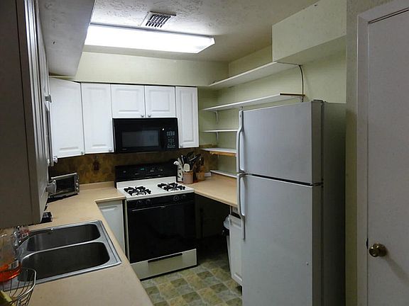 Another view of the kitchen.