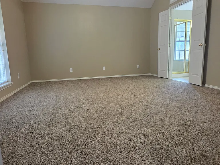 MASTER BEDROOM WITH CEILING FAN