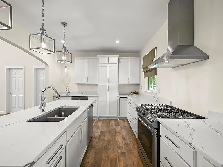 18656 Magnolia Est — Photo 4