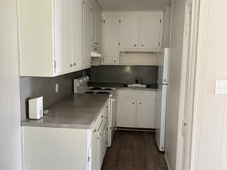 940 Myrtle Rd #4 — Photo 2