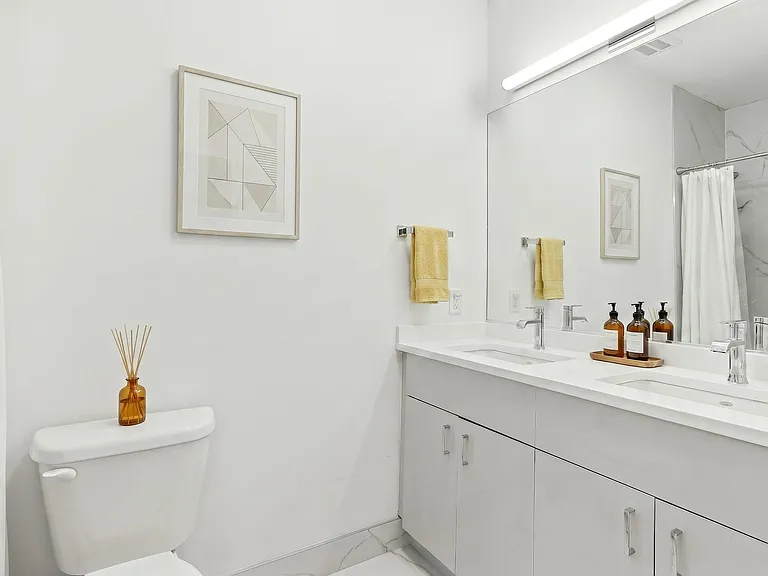 290 Griffith St #1 — Photo 20