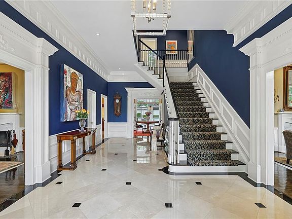 3rd image of 105 Wilderbluff Ct
