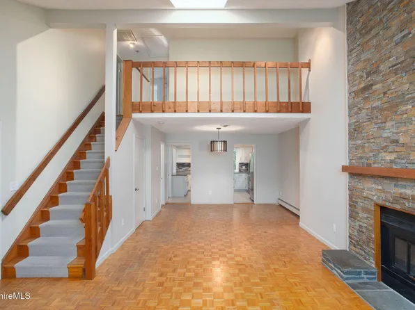 30 Clifden Ct #5, Lenox, MA 01240