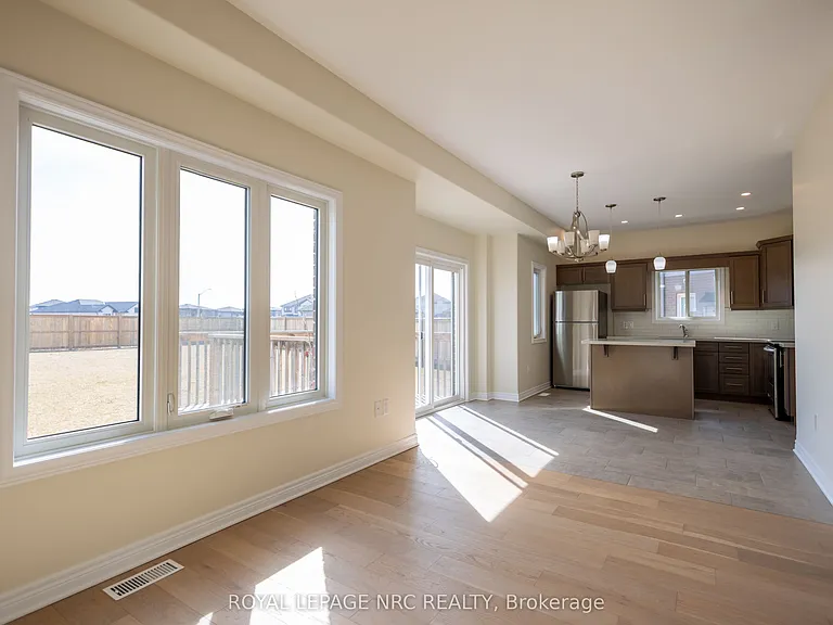 33 Cinnamon St — Photo 5