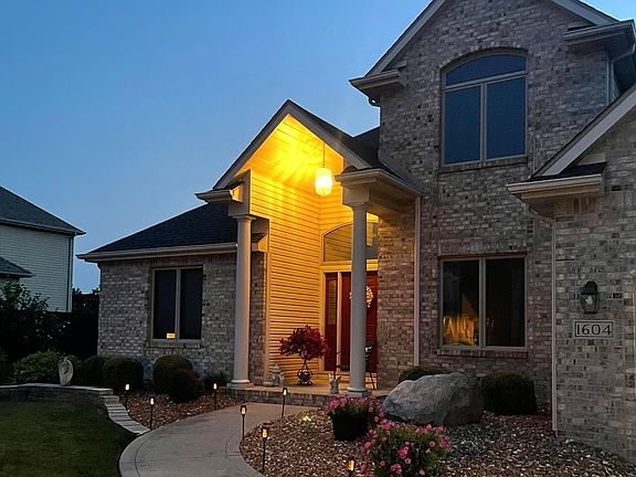 3rd image of 1604 Brook Ct
