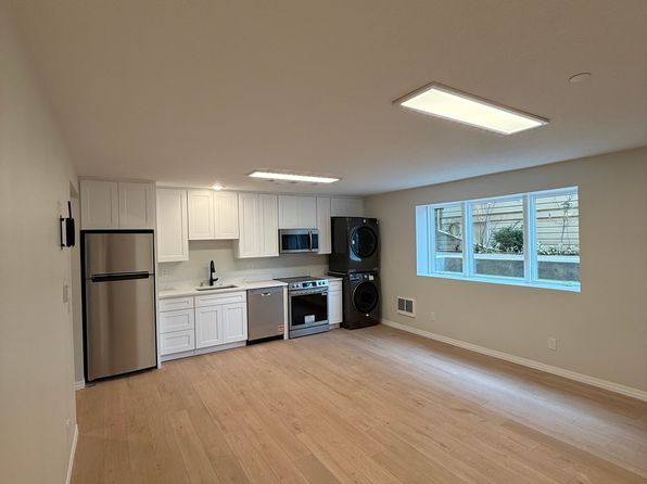 2367 NW Kearney St #2