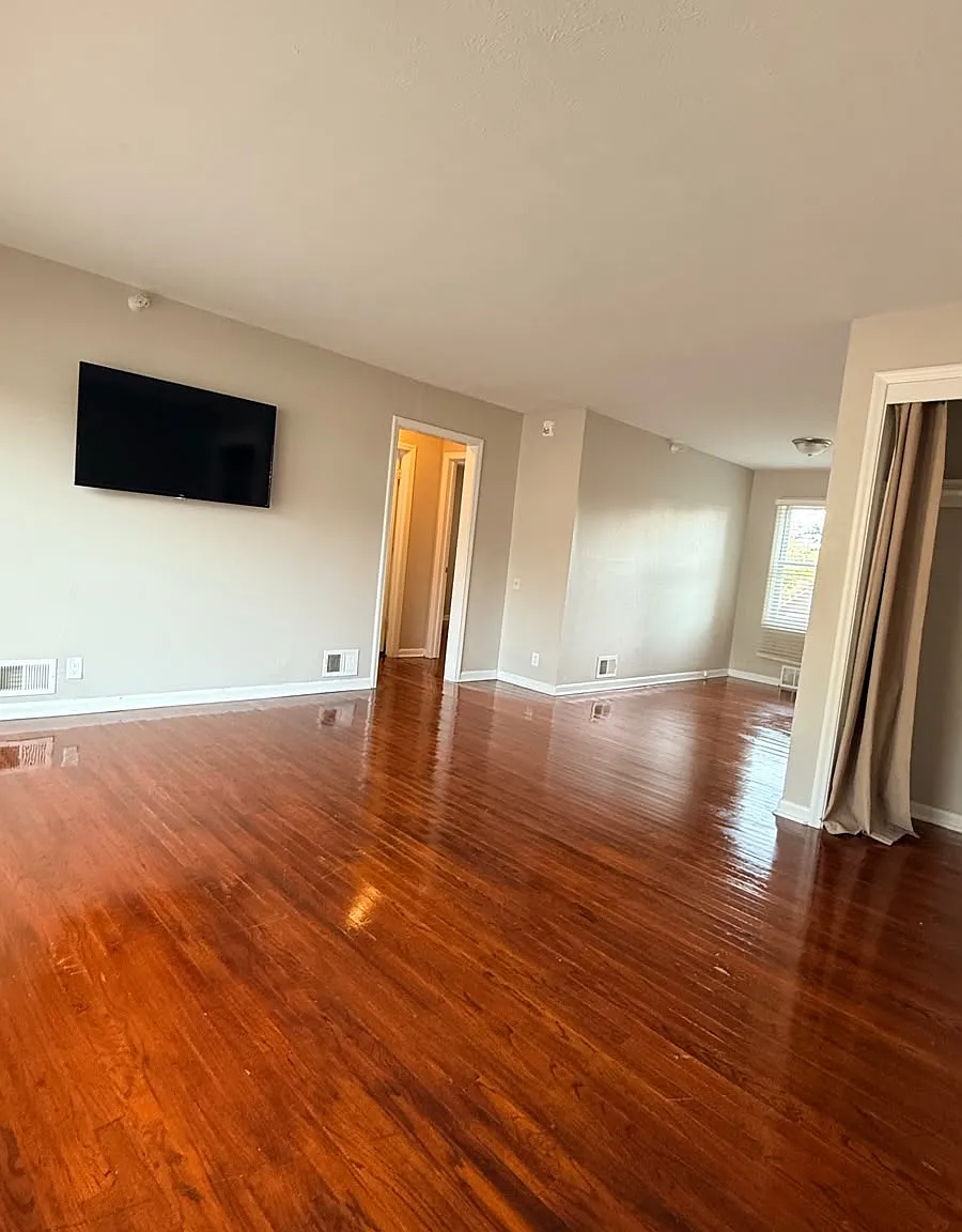 2 bed, 830 sqft, $1,200 — Photo 1