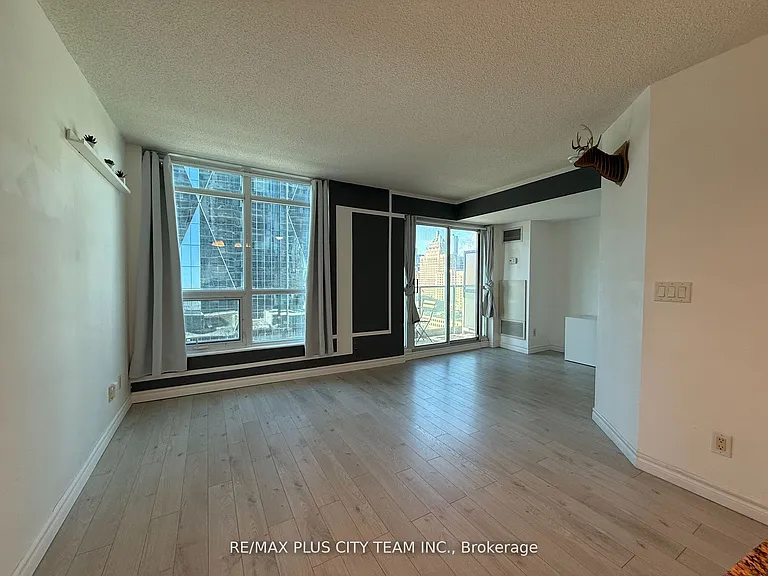 18 Yonge St #2013 — Photo 3