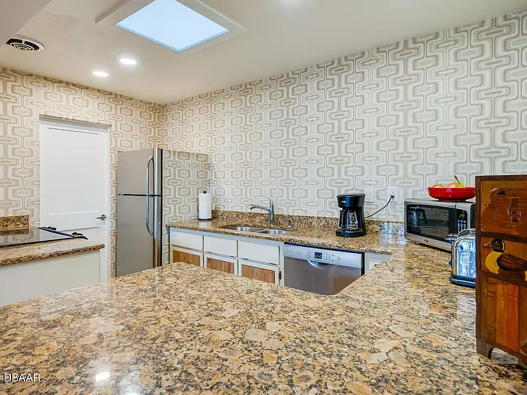1286 John Anderson Dr — Photo 7