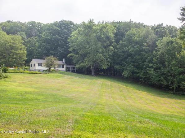 16 Middlebrook Lane, Chatham, NY 12037