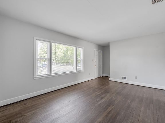 5th image of 2304 Eastway Dr