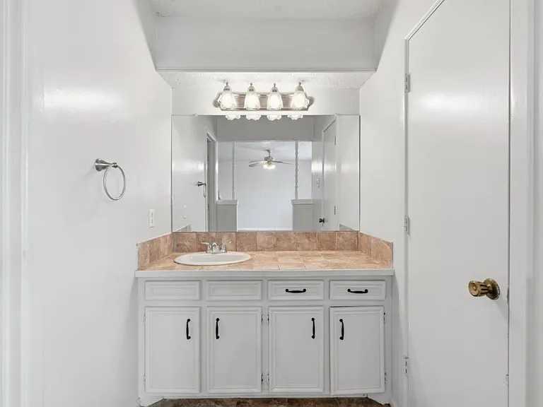 7911 Albany Ave #B — Photo 7