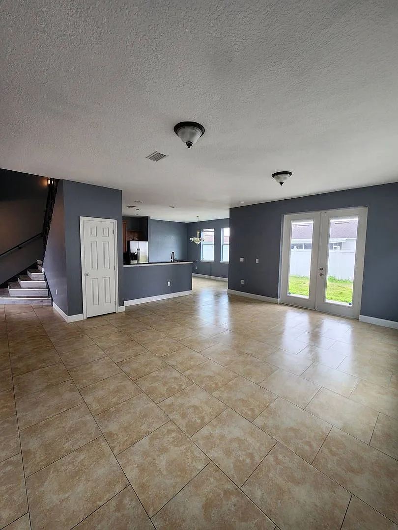 Stunning 3-Bedroom Townhome with Loft, Balcony & 2-Car Garage in Kissimmee! — Photo 4