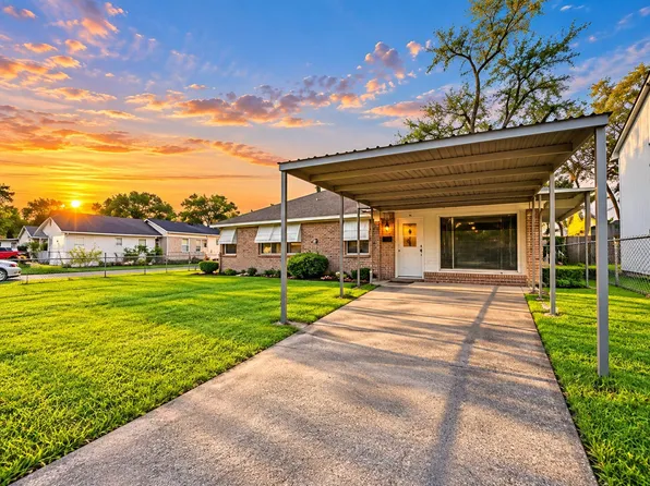 800 E Adoue St #1/2, Baytown, TX 77520