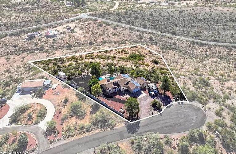 1665 S Mountain View Rd — Photo 1