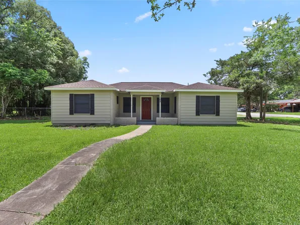 102 S 5th St, Alvin, TX 77511