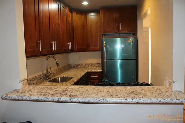 Rented by aptsandlofts.com | media 13