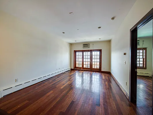 Rented by Bouklis Group | media 3