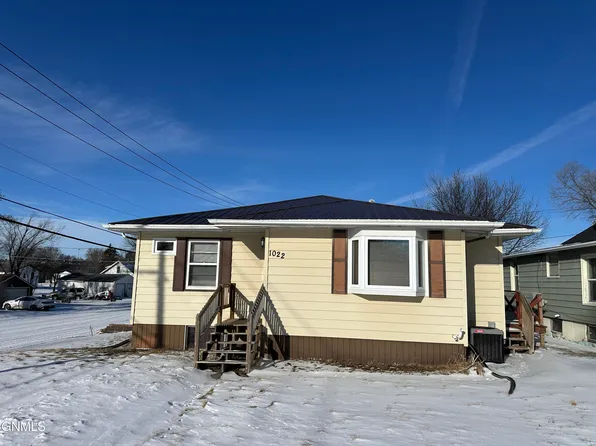 1022 8th Ave SE, Jamestown, ND 58401