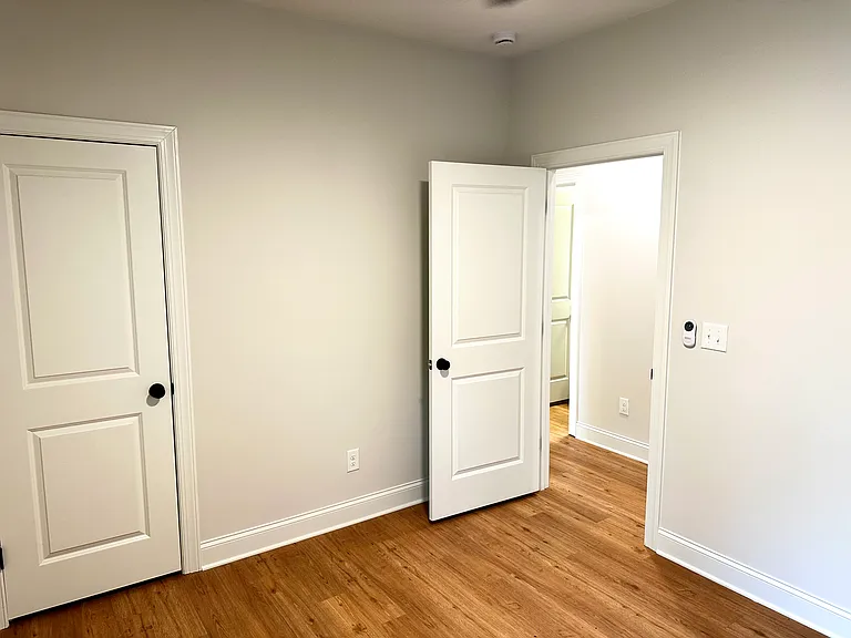 525 N Linwood Ave — Photo 25
