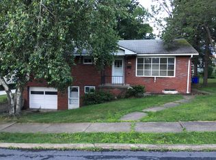 809 Johns Dr, Moosic, PA 18507