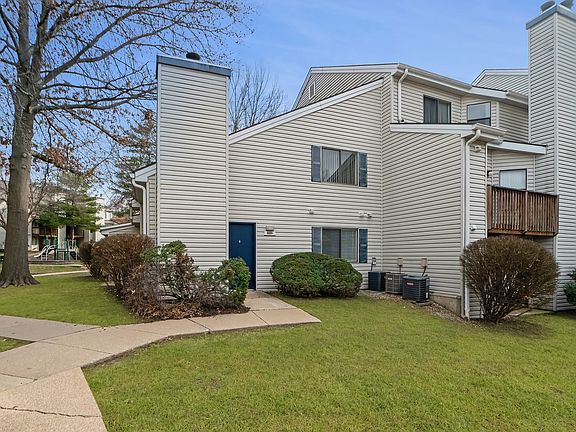 3rd image of 2200 Lake Ct #915