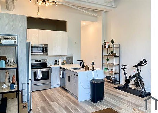 3rd image of 1231 Belmont Ave #3