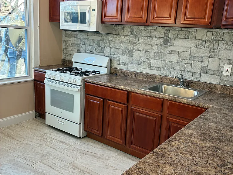 205 Winfield Ave #2 — Photo 9