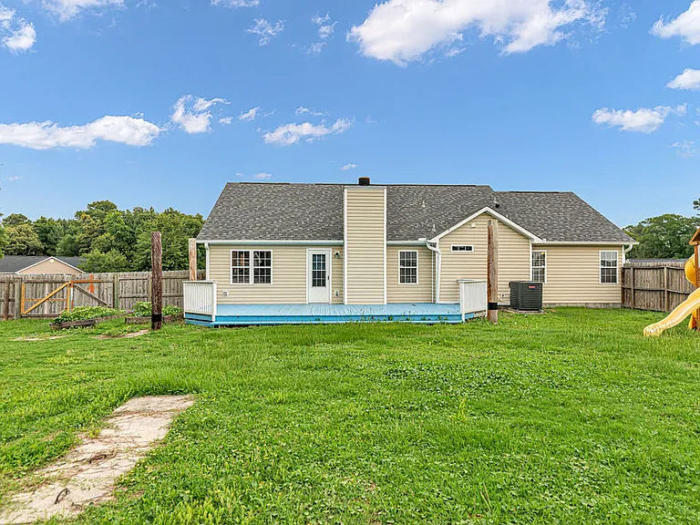 201 Ross Ct — Photo 35