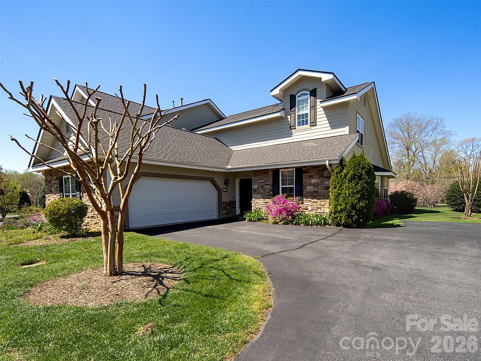 1st image of 124 Towne Place Dr