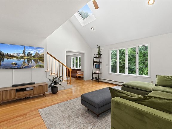 4th image of 155 Prospect St