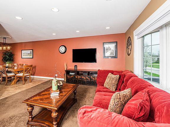 5th image of 606 W Tanglewood Dr