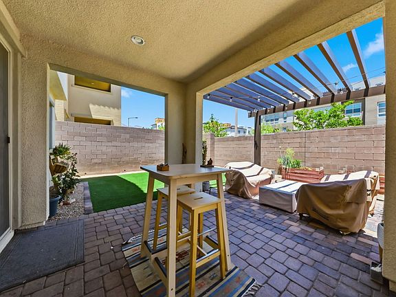 4th image of 11824 Pelican Butte Ave