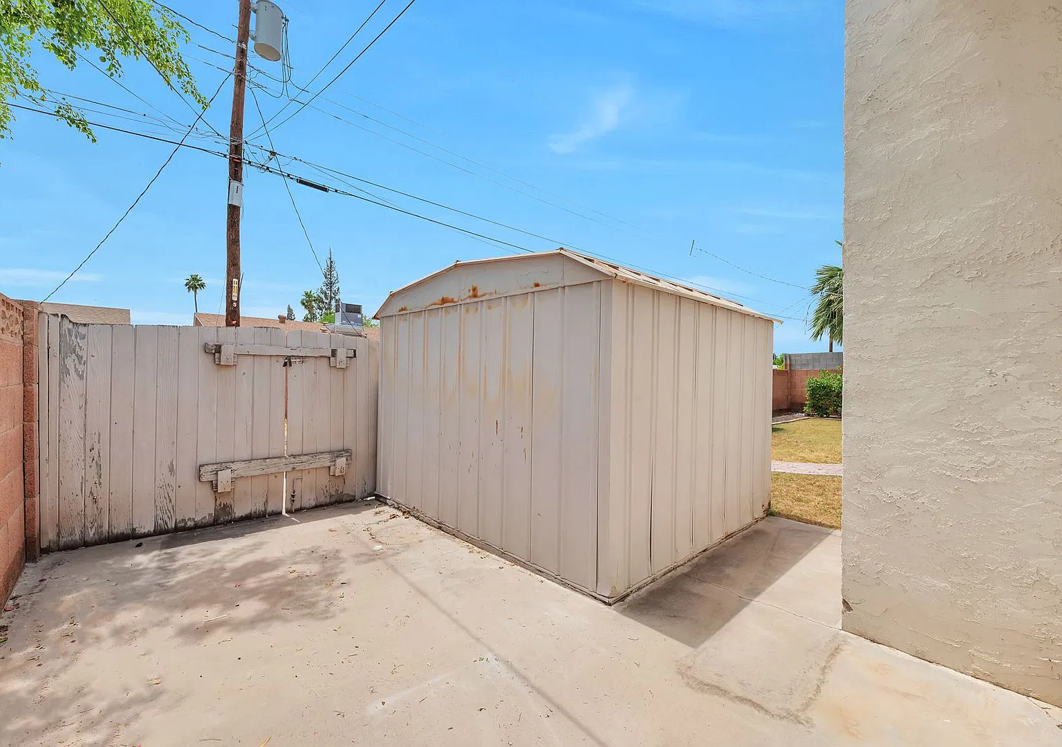 Scottsdale 3 Bedroom! 1700 sf! New Flooring and Appliances! Granite Counters! Private Grass Yard! — Photo 4