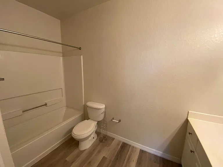 8009 Hemingway Cir — Photo 17